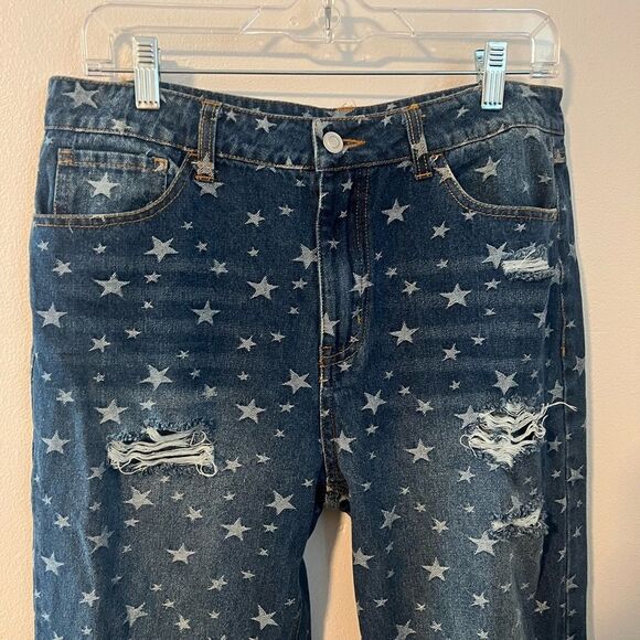 New Star Print Distressed Mom Jeans - Picture 5 of 11